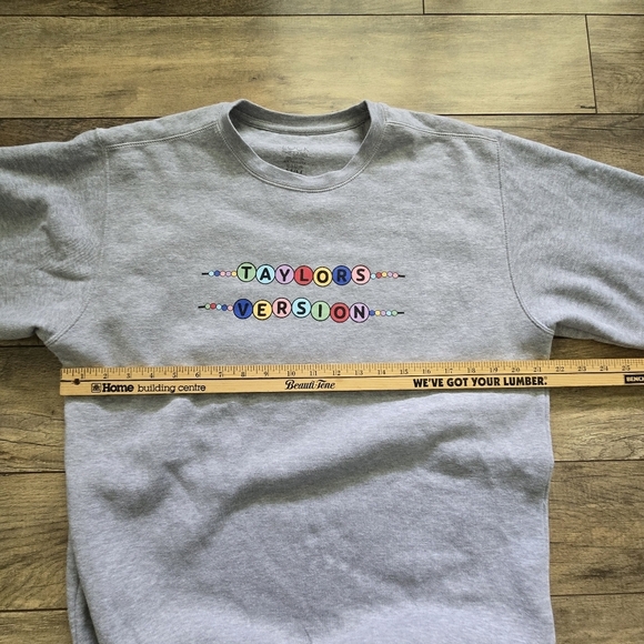 Taylor Swift Taylor's Version Womens Medium Gray Sweater - Picture 6 of 9